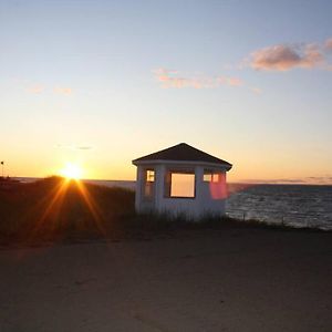 Luxueux Chalet Sur La Plage - Baie Des Chaleurs Lägenhet Caraquet Exterior photo