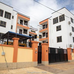 Executive Two Bedroom Apartment In Accra Exterior photo