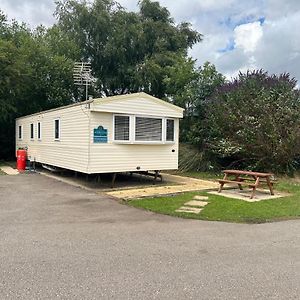 Poolside Hideaway, Tattershall Lakes Hotell Exterior photo