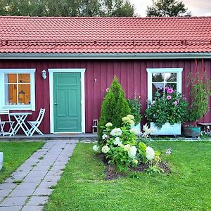 Cabin Located In A Traditionally Swedish Setting! Lägenhet Umeå Exterior photo