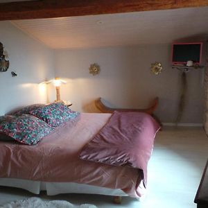 Chambre D'Hotes Le Paon Blanc Bed and Breakfast Monprimblanc Exterior photo