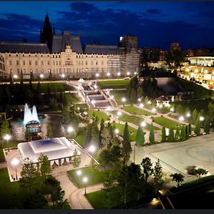 2 Minute De Palas Lägenhet Iasi Exterior photo