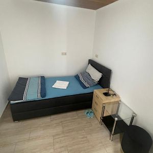 Kleine Aber Feies Zimmer Lägenhet Rüsselsheim Exterior photo