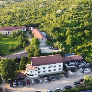 Casa Colinelor Hotell Urlati Exterior photo