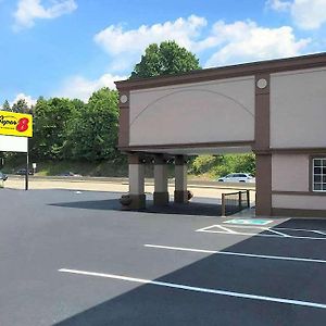 Super 8 By Wyndham Greensburg Hotell Exterior photo