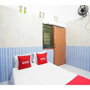 Oyo Life 93061 Kost Vicky Syariah Hotell Surabaya Exterior photo