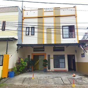 Oyo 92231 Penginapan Tanjung Alang Syariah Hotell Makassar Exterior photo