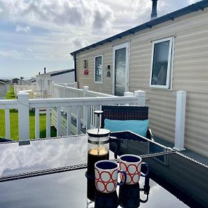Cheerful Holiday Home At Landscove Holiday Park In Brixham Exterior photo