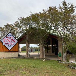 Bass Inn - Choke Canyon National Park Simmons Exterior photo