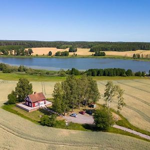 Gard Med Egen Sjoe Med Bryggbat, Nyrenoverat! Villa Katrineholm Exterior photo