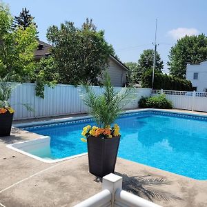 Private Pool And Backyard * Bbq * 6 Beds * 5 Min. From Mtl Lägenhet Longueuil Exterior photo