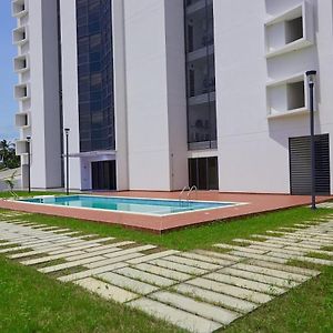 Luxurious Penthouse With Luxurious Pool Lägenhet Sekondi-Takoradi Exterior photo