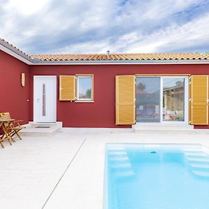 Red House Trget With Swimming Pool, Sauna And Jacuzzi Villa Labin  Exterior photo