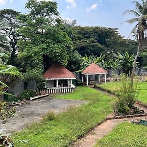 Villa Shristii - A Loving Abode Kochi Exterior photo