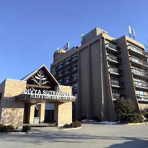 Divya Sutra Plaza And Conference Centre, Vernon, Bc Hotell Exterior photo