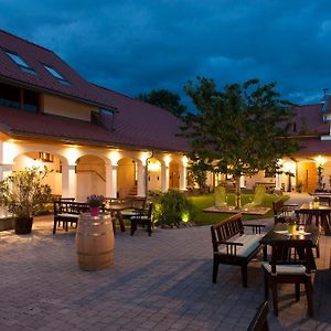 Winzerhof Kiss Hotell Jois Exterior photo