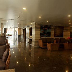 Paradigm Sarovar Portico Hotell Kākināda Exterior photo