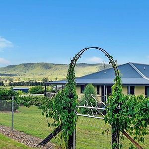 Pebblebrook Villa Millfield Exterior photo