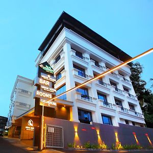 Park Residency Hotell Kochi Exterior photo