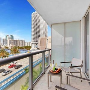 Amazing Pool - Balcony - Gym - Near Beach Lägenhet Hallandale Beach Exterior photo