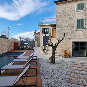 !!New 2023!! Villa Qualia - Heated Pool, 4 Bedrooms, Modern Interior Srbinjak Exterior photo