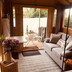 Cosy Shepherds Hut Between Maple And Hawthorn Hotell Mountshannon Exterior photo