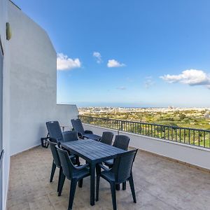 Beautiful Pent With Terrace & Spectacular Views By 360 Estates Lägenhet Luqa Exterior photo