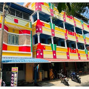 Udhayam Residency Hotell Karaikal Exterior photo