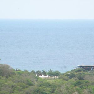 Centro Vacacional Recreasana Hotell Puerto López Exterior photo