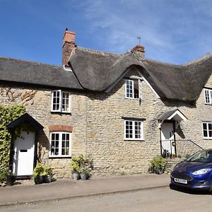 1 Bed In Sherborne 51018 Villa Bradford Abbas Exterior photo