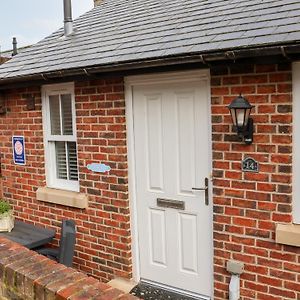 Stoker'S Rest Villa Whitby Exterior photo