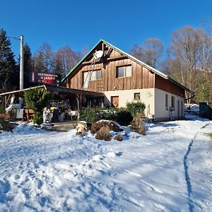 Ubytovanie Janka Hotell Turany Exterior photo