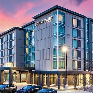 Courtyard By Marriott Burlington-Oakville Exterior photo