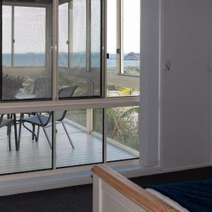 Bella Vista - Spectacular Ocean Views & Continental Breakfast Lägenhet Yeppoon Exterior photo