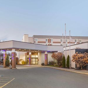 Best Western Plus New Englander Hotell Woburn Exterior photo