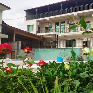 Apex Rest House Of 10 Rooms And Pool Jerevan Exterior photo
