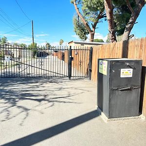 Tiny House In The Heart Of Moval Private Freeparking Netflix Hotell Moreno Valley Exterior photo