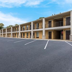 Econo Lodge Cheraw Market Street Exterior photo