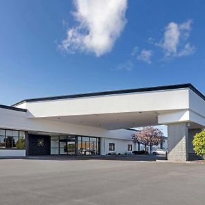 The Lux Hotel & Conference Center, Ascend Hotel Collection Waterloo Exterior photo