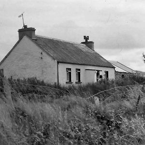 Teach Roisin-Traditional Irish Holiday Cottage In Malin Head. Exterior photo