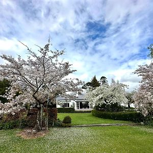 Whiteacres Bed and Breakfast Invercargill Exterior photo