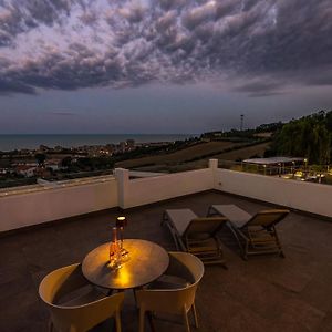 Terrazza Sul Mare Bed and Breakfast Roseto Degli Abruzzi Exterior photo