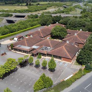 Doubletree By Hilton Newbury North Hotell Exterior photo