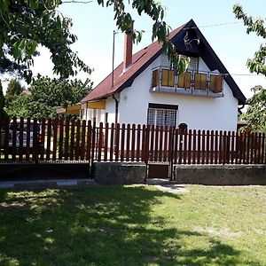 Szilva Apartman Hotell Fertőhomok Exterior photo