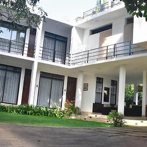 Golden Ray Villa Anuradhapura Exterior photo
