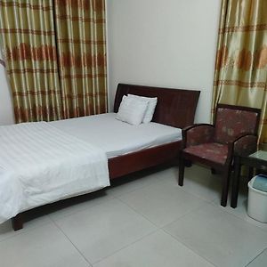 Khach San Viet Uc Hotell Vinh Exterior photo