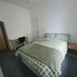 Double-Bed L1 Burnley City Centre Hotell Exterior photo