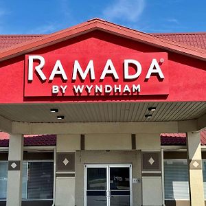 Ramada By Wyndham Lumberton Hotell Exterior photo