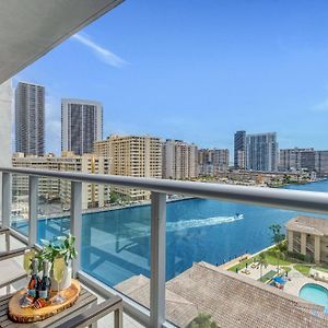 Infinite View Balcony With Pool, Gym And Near Beach Lägenhet Hallandale Beach Exterior photo