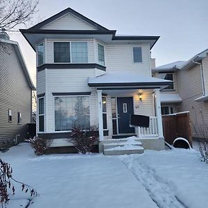 Home Away From Home *Full House* YYC Exterior photo